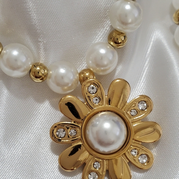 18K Gold Plated  White Natural Pearl Flowers Set - Picture 2 of 6